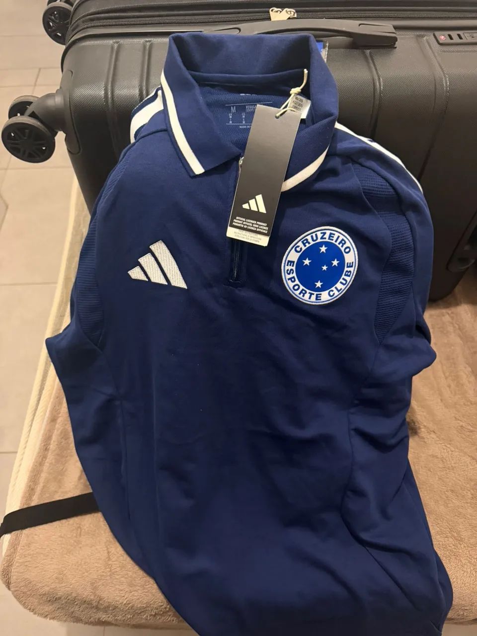 Camisa e mochila do Cruzeiro