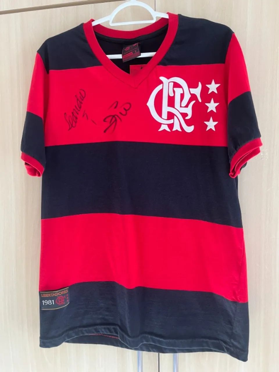Camisa Flamengo 1981 assinada por Zico e Leandro